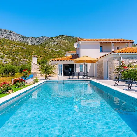 Villa Mirage With Private Heated Pool