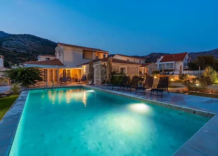 Mirage With Private Heated Pool 빌라